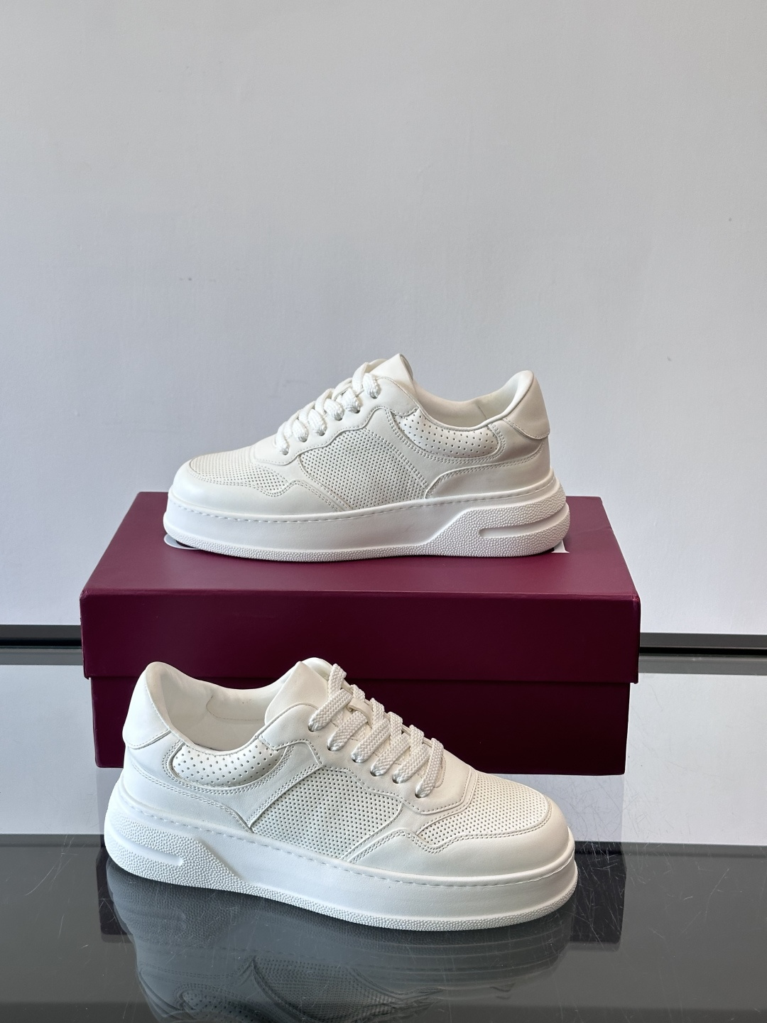 👟Gucci新款男士真皮休闲板鞋，头层牛皮+透气网布拼接，打孔设计超适合夏天穿！厚底轻便，增高又舒适，日