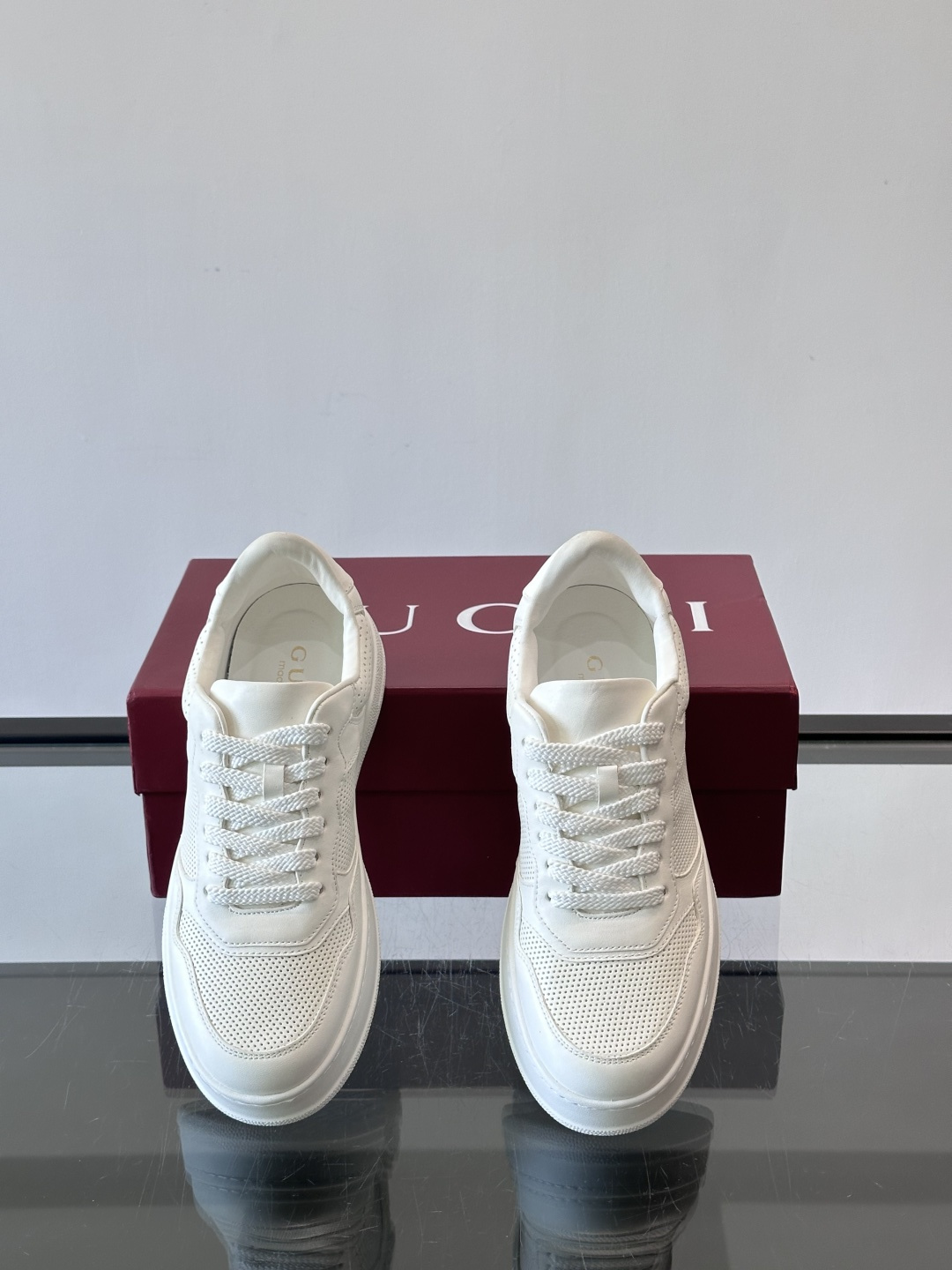 👟Gucci新款男士真皮休闲板鞋，头层牛皮+透气网布拼接，打孔设计超适合夏天穿！厚底轻便，增高又舒适，日