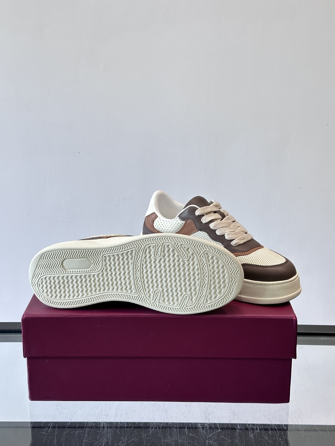 👟Gucci新款男士真皮休闲板鞋，头层牛皮+透气网布拼接，打孔设计超适合夏天穿！厚底轻便，增高又舒适，日