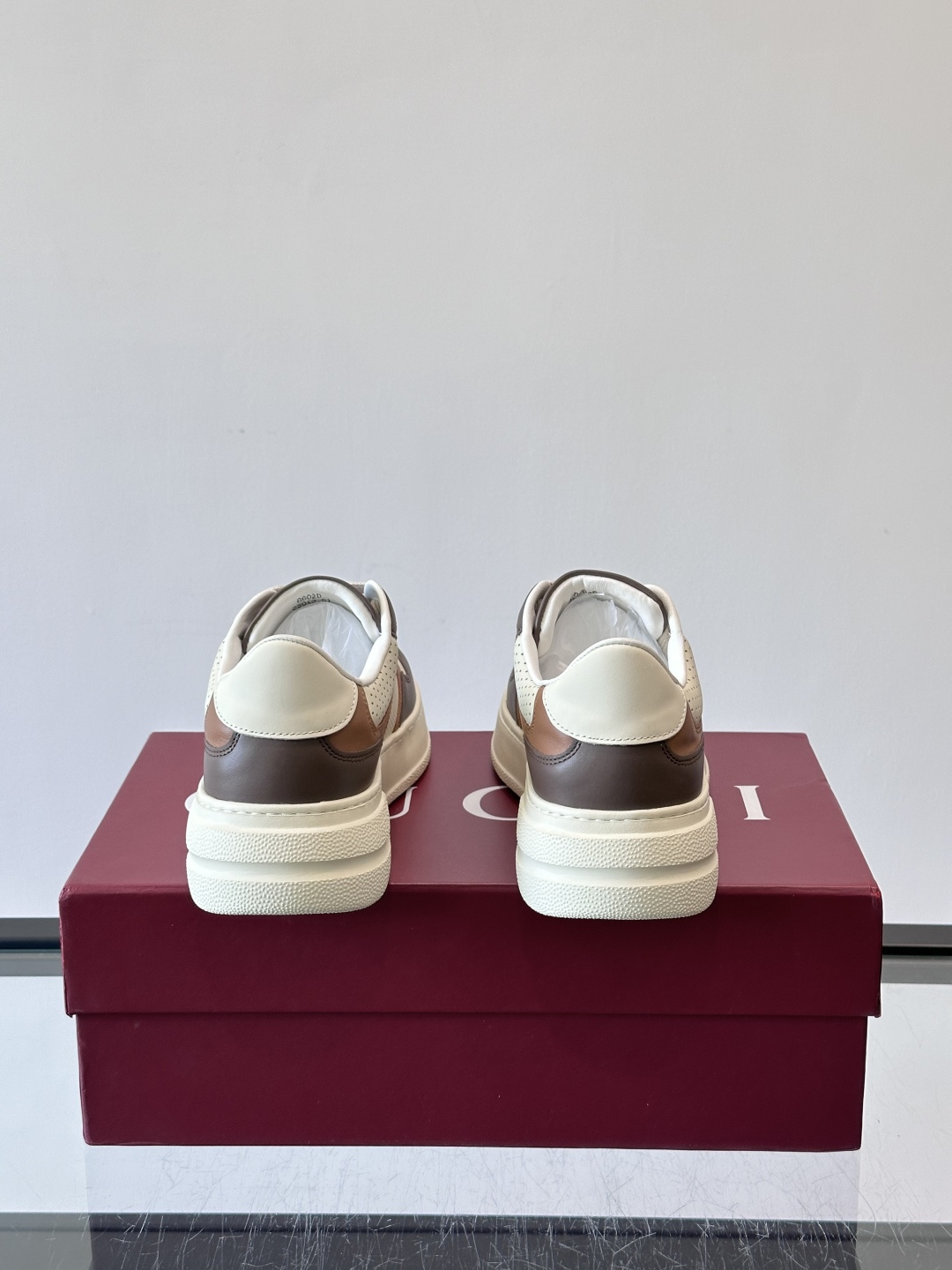 👟Gucci新款男士真皮休闲板鞋，头层牛皮+透气网布拼接，打孔设计超适合夏天穿！厚底轻便，增高又舒适，日