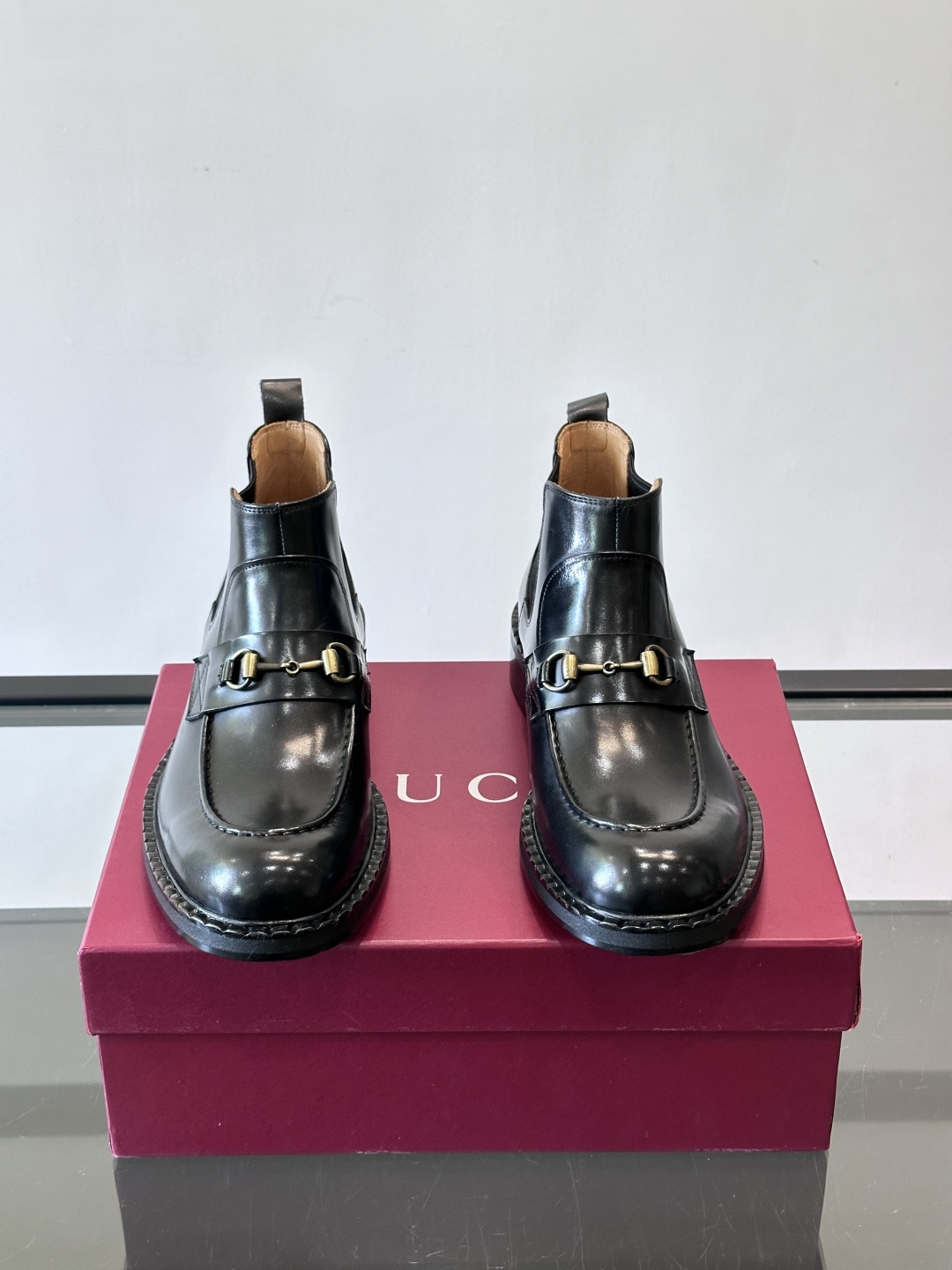 🖤Gucci男士漆皮切尔西靴，漆皮+红绿织带，金色双G金属扣超有辨识度✨。经典切尔西靴设计，弹性侧边+真