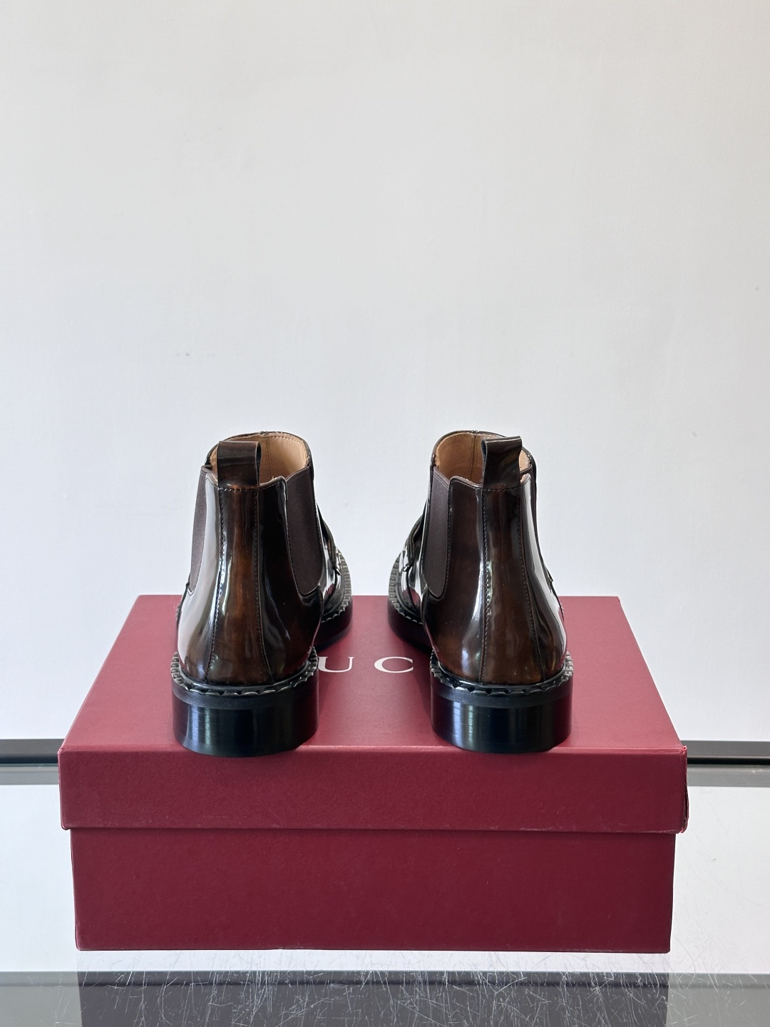 🖤Gucci男士漆皮切尔西靴，漆皮+红绿织带，金色双G金属扣超有辨识度✨。经典切尔西靴设计，弹性侧边+真