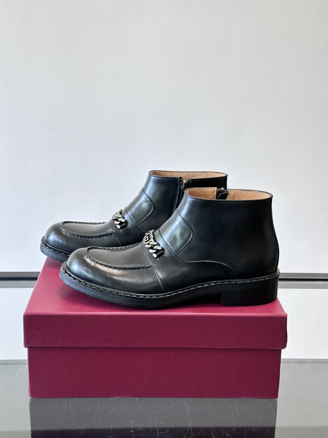 🖤Gucci男士漆皮切尔西靴，漆皮+红绿织带，金色双G金属扣超有辨识度✨。经典切尔西靴设计，弹性侧边+真