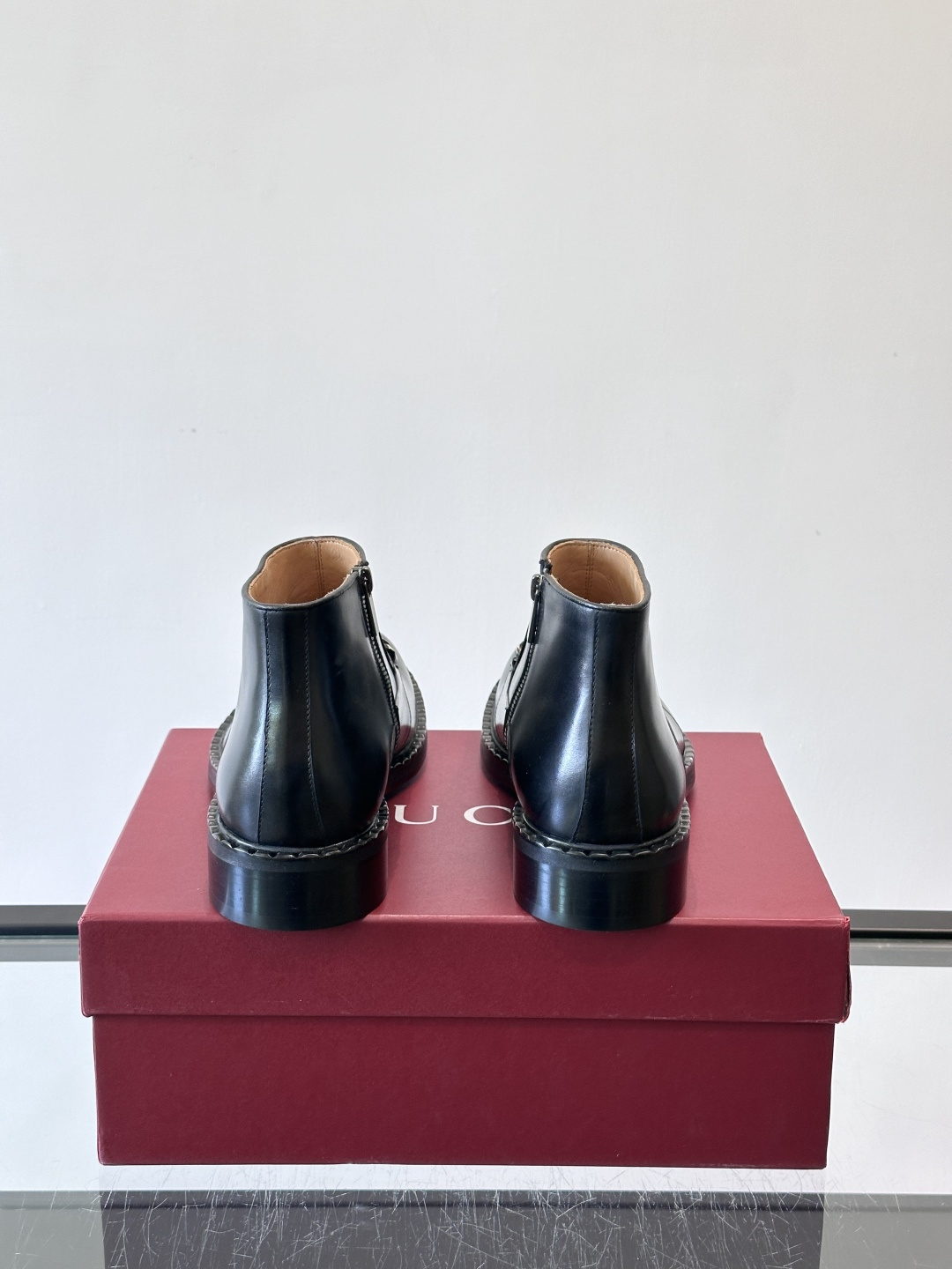 🖤Gucci男士漆皮切尔西靴，漆皮+红绿织带，金色双G金属扣超有辨识度✨。经典切尔西靴设计，弹性侧边+真