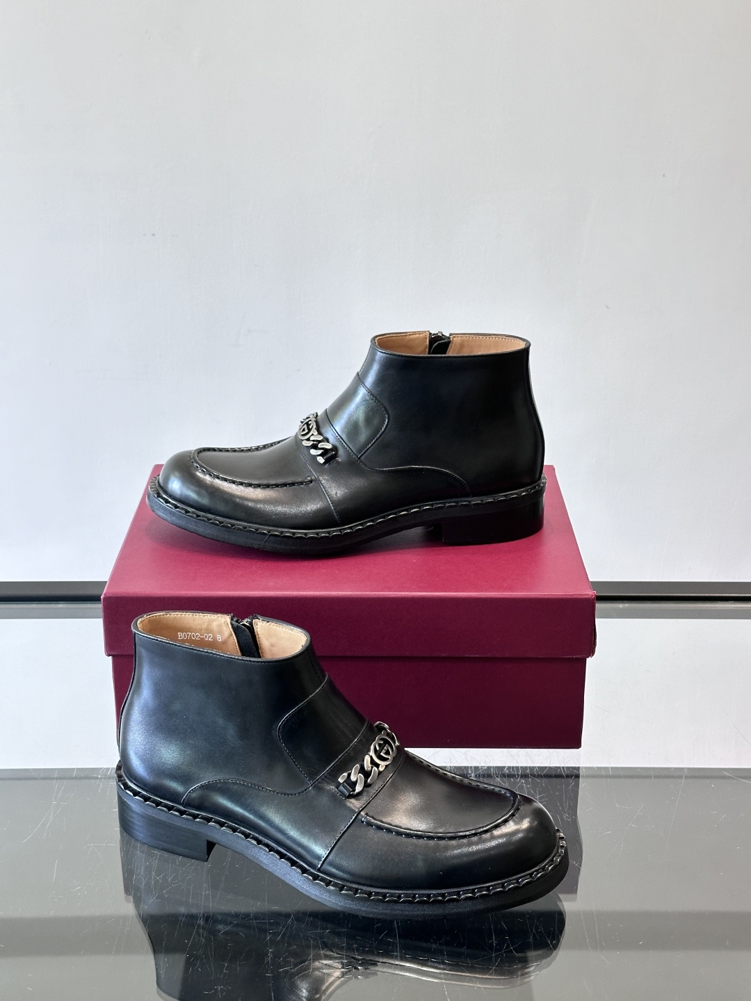 🖤Gucci男士漆皮切尔西靴，漆皮+红绿织带，金色双G金属扣超有辨识度✨。经典切尔西靴设计，弹性侧边+真