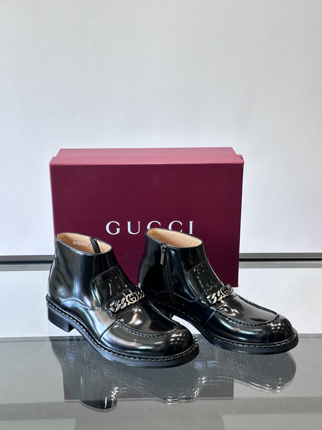 🖤Gucci男士漆皮切尔西靴，漆皮+红绿织带，金色双G金属扣超有辨识度✨。经典切尔西靴设计，弹性侧边+真