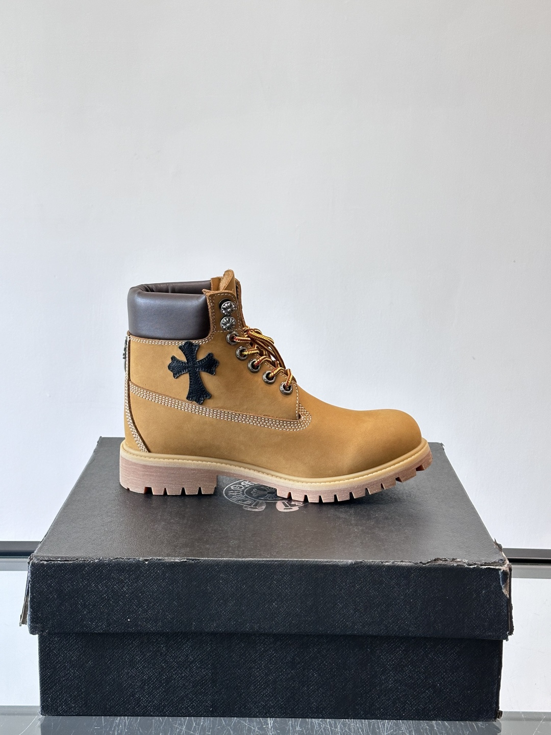 🖤Chrome Hearts和Timberland联名靴，麂皮+金属十字架，哥特风满满！经典6英寸工装靴