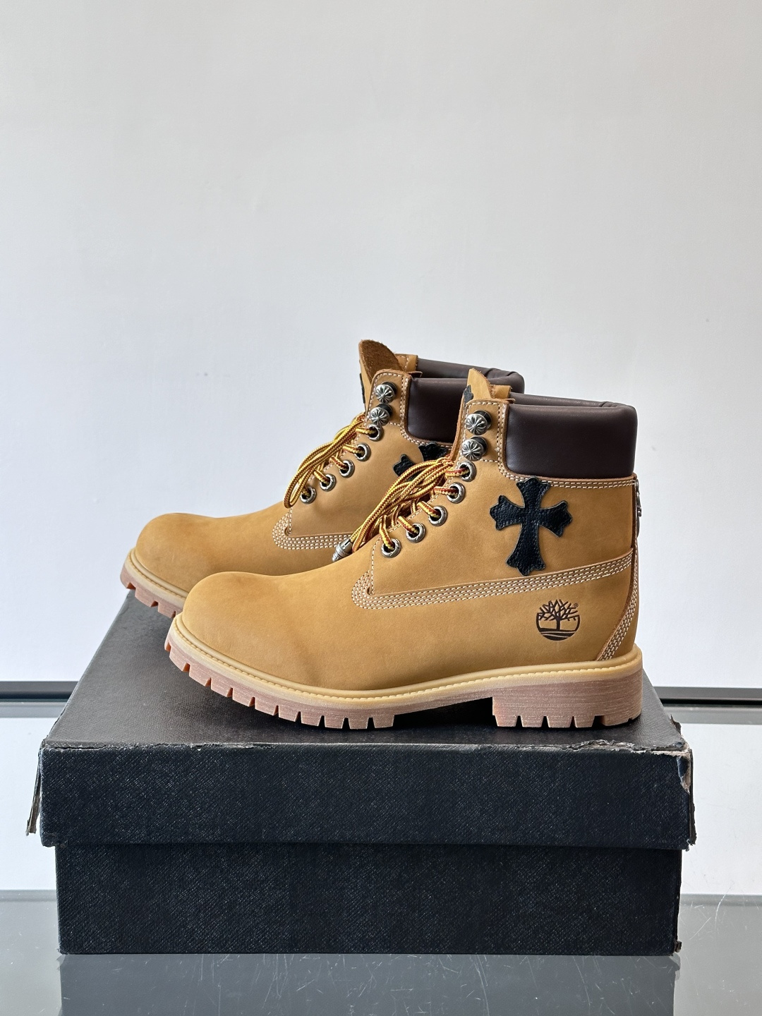🖤Chrome Hearts和Timberland联名靴，麂皮+金属十字架，哥特风满满！经典6英寸工装靴