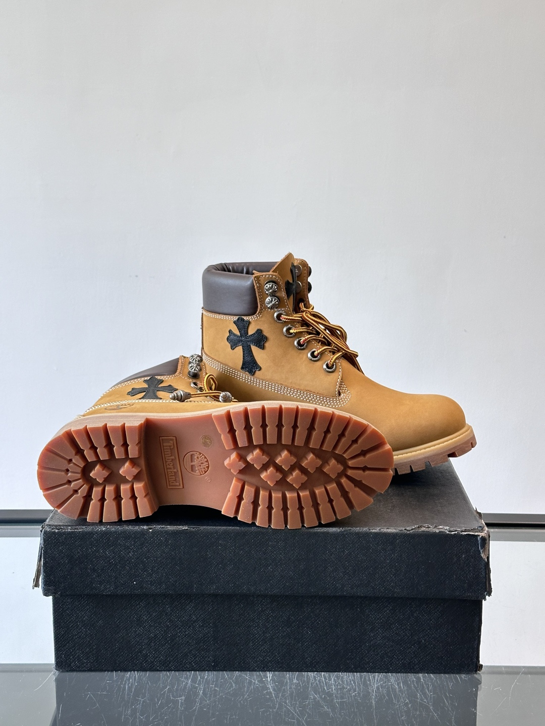 🖤Chrome Hearts和Timberland联名靴，麂皮+金属十字架，哥特风满满！经典6英寸工装靴