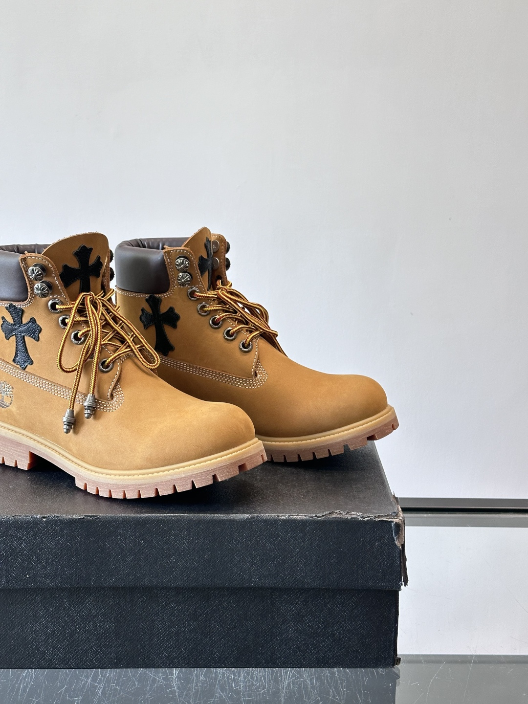 🖤Chrome Hearts和Timberland联名靴，麂皮+金属十字架，哥特风满满！经典6英寸工装靴