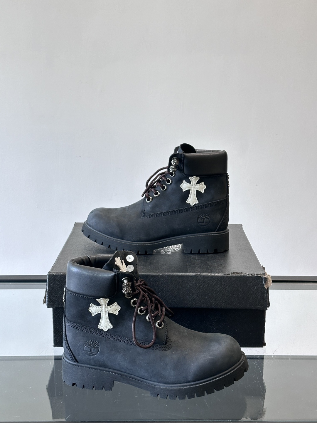 🖤Chrome Hearts和Timberland联名靴，麂皮+金属十字架，哥特风满满！经典6英寸工装靴