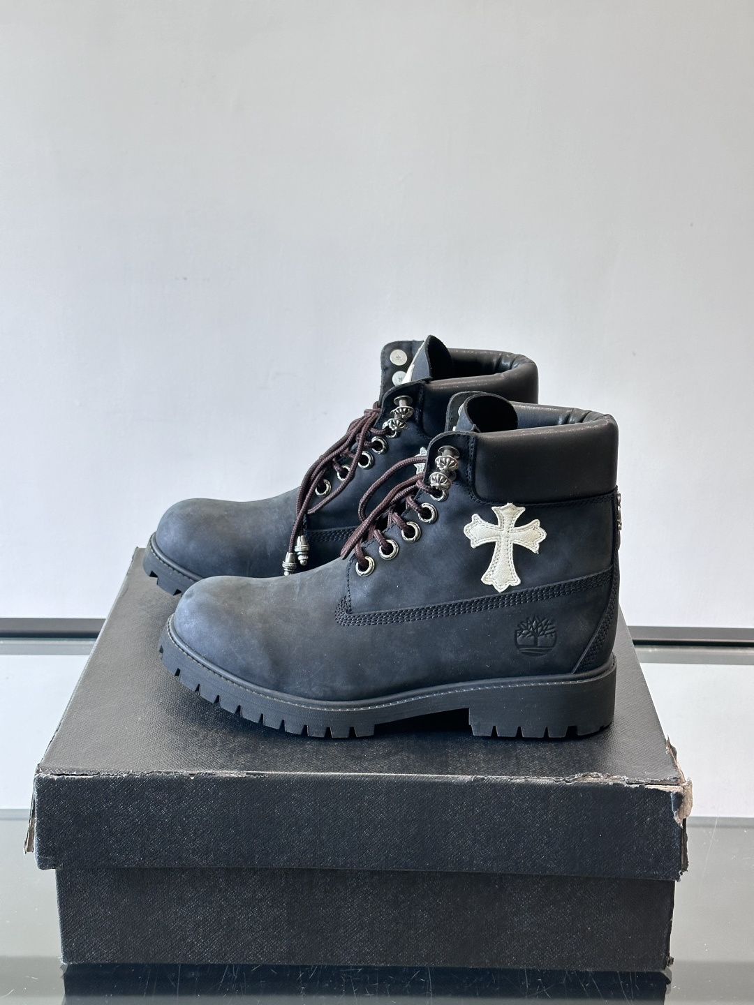 🖤Chrome Hearts和Timberland联名靴，麂皮+金属十字架，哥特风满满！经典6英寸工装靴