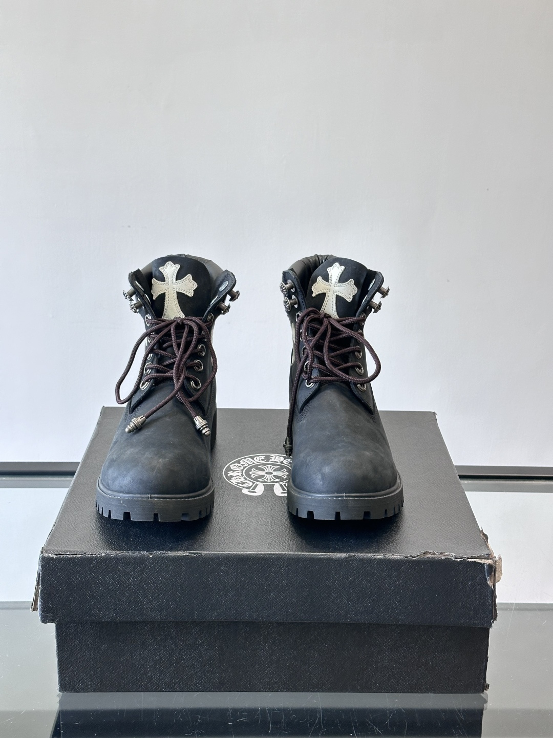 🖤Chrome Hearts和Timberland联名靴，麂皮+金属十字架，哥特风满满！经典6英寸工装靴