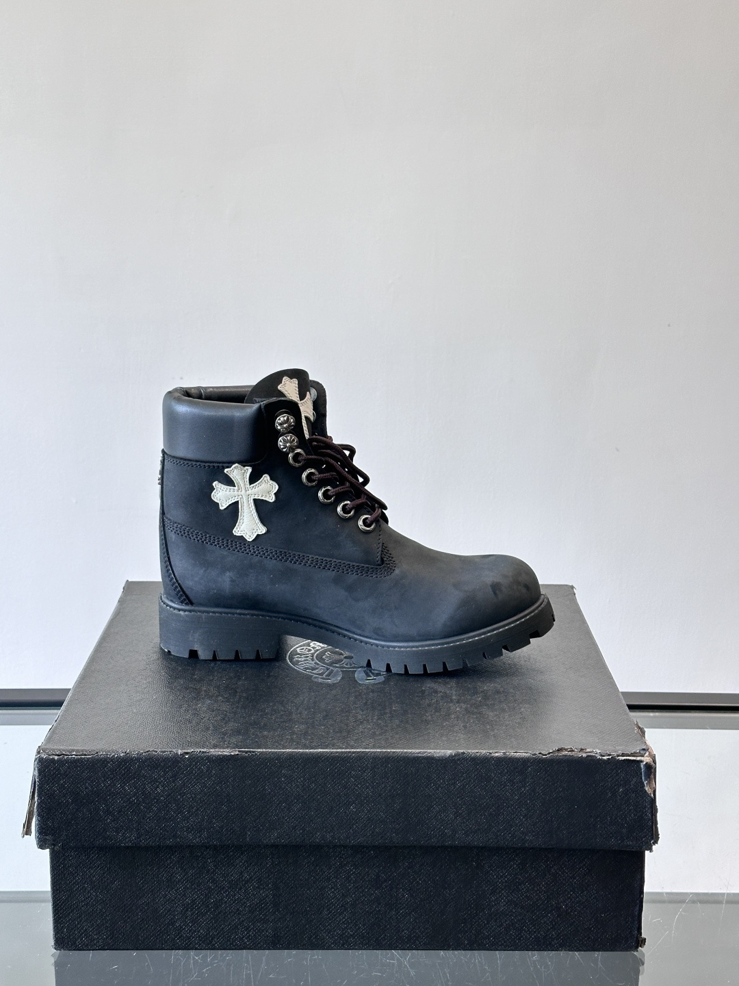 🖤Chrome Hearts和Timberland联名靴，麂皮+金属十字架，哥特风满满！经典6英寸工装靴