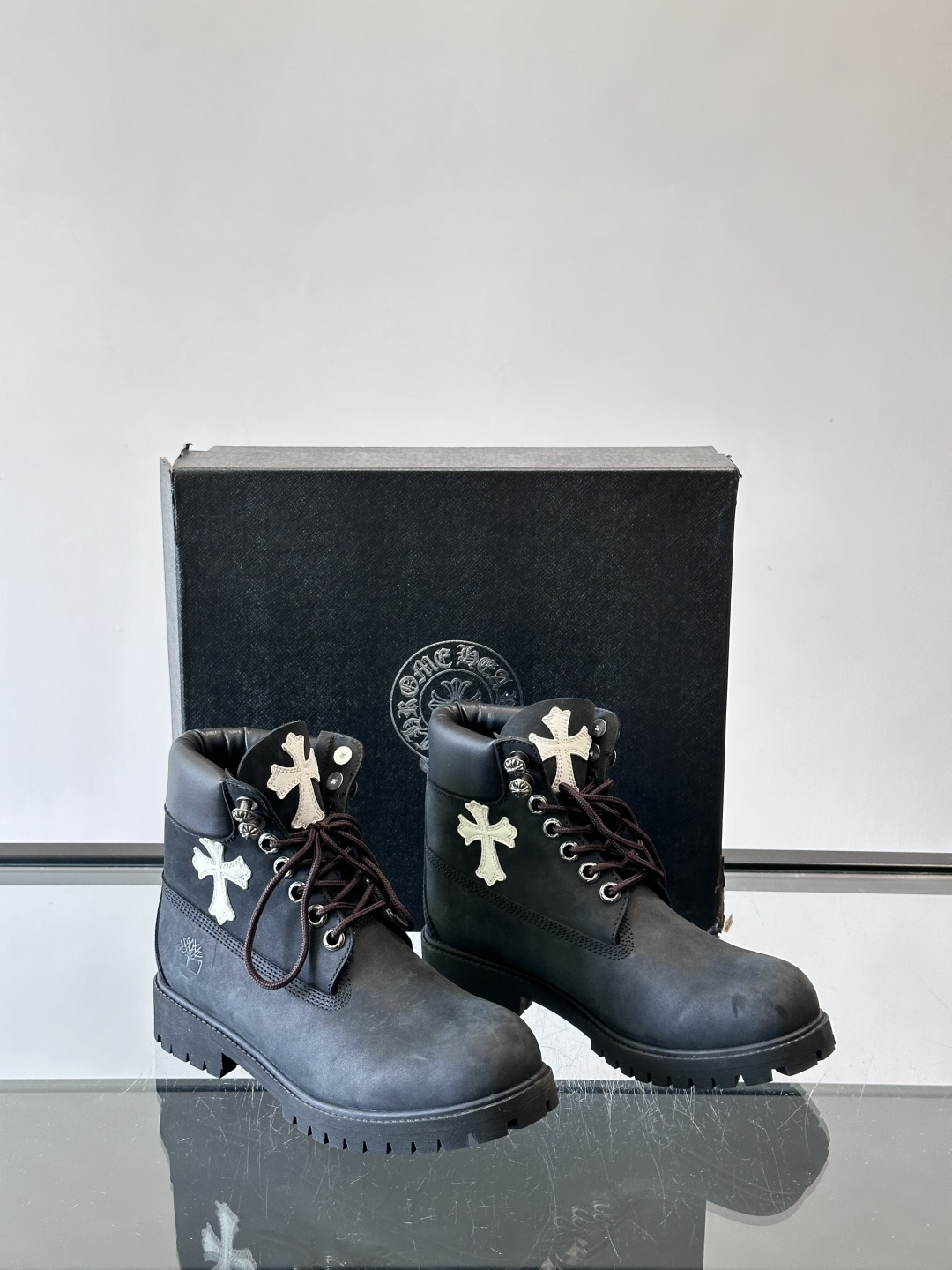 🖤Chrome Hearts和Timberland联名靴，麂皮+金属十字架，哥特风满满！经典6英寸工装靴