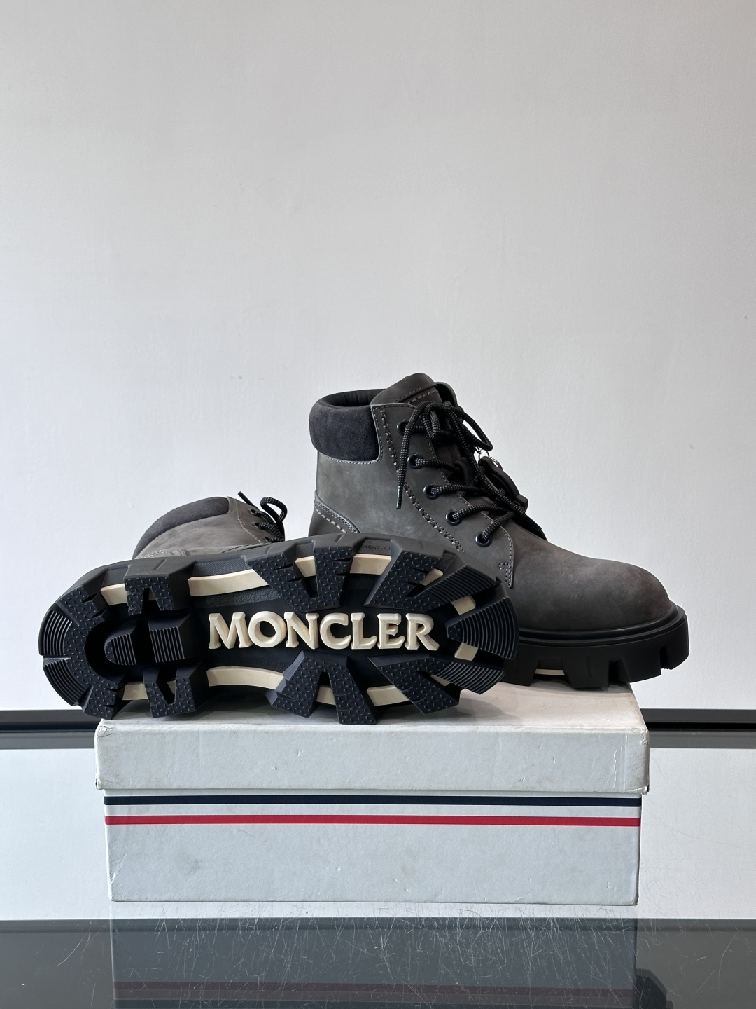 Moncler Peak City工装靴​​👢Moncler Peak City男士工装靴，采用牛皮，质