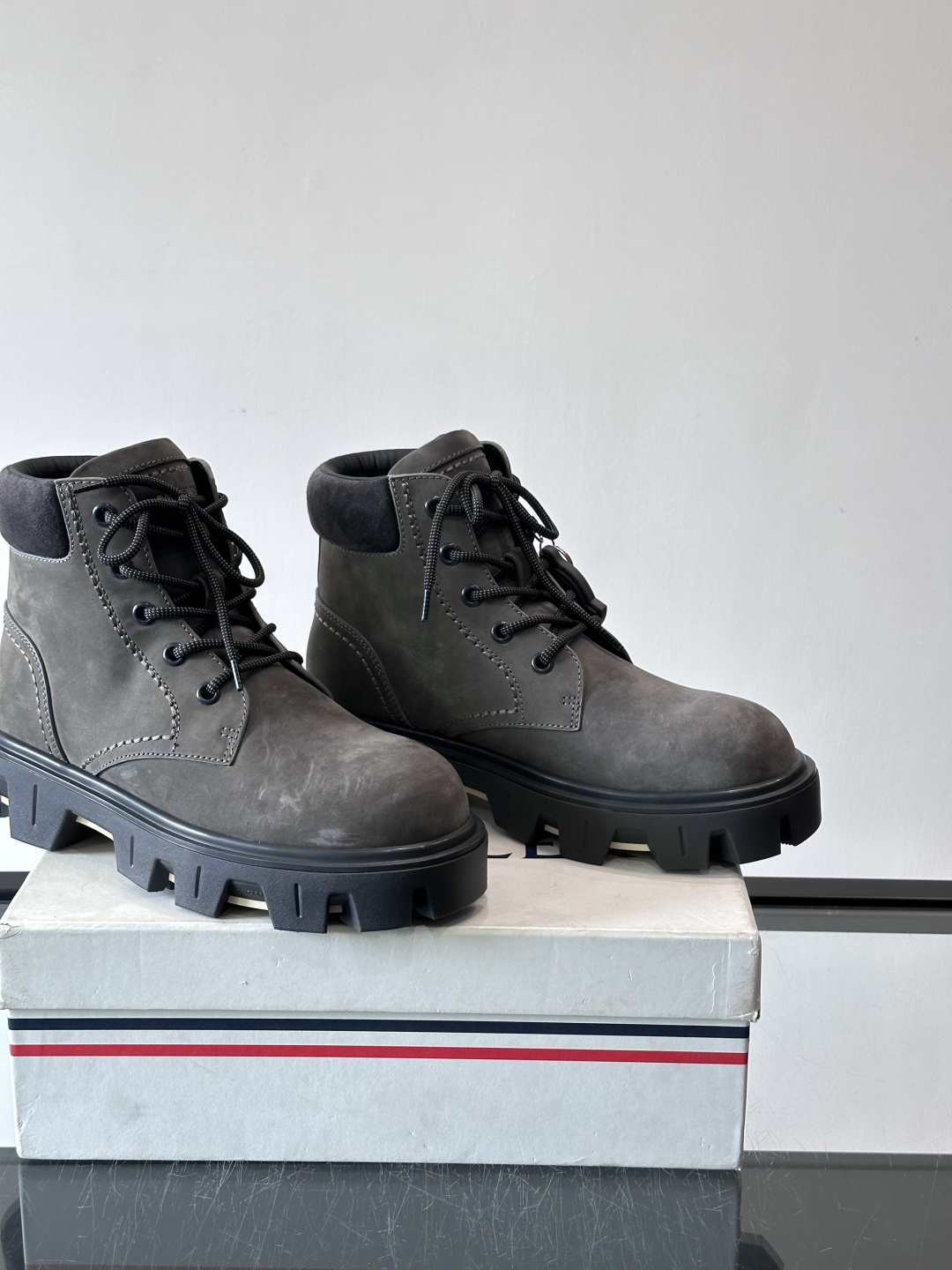 Moncler Peak City工装靴​​👢Moncler Peak City男士工装靴，采用牛皮，质