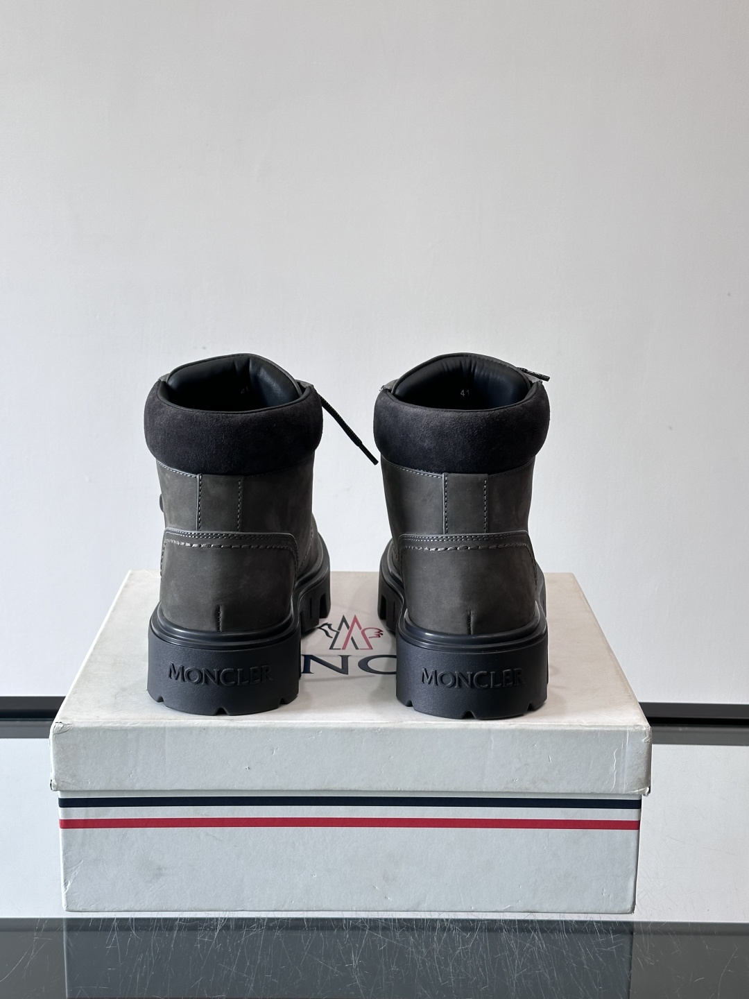 Moncler Peak City工装靴​​👢Moncler Peak City男士工装靴，采用牛皮，质