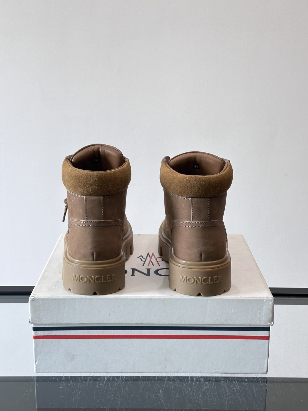 Moncler Peak City工装靴​​👢Moncler Peak City男士工装靴，采用牛皮，质