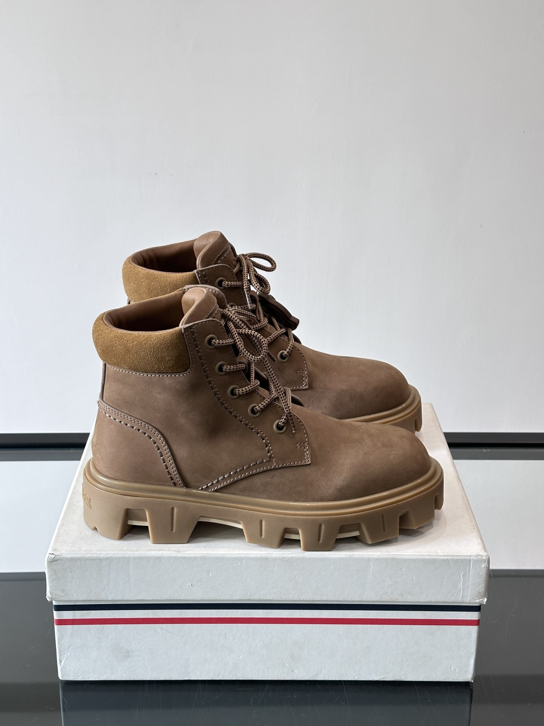 Moncler Peak City工装靴​​👢Moncler Peak City男士工装靴，采用牛皮，质
