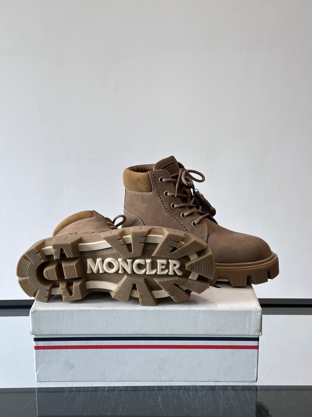 Moncler Peak City工装靴​​👢Moncler Peak City男士工装靴，采用牛皮，质