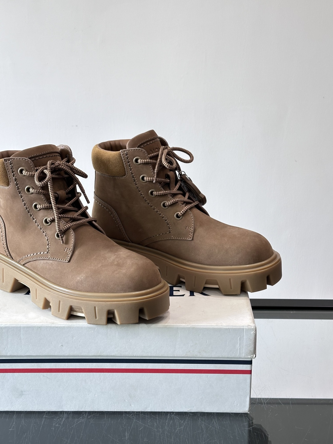 Moncler Peak City工装靴​​👢Moncler Peak City男士工装靴，采用牛皮，质