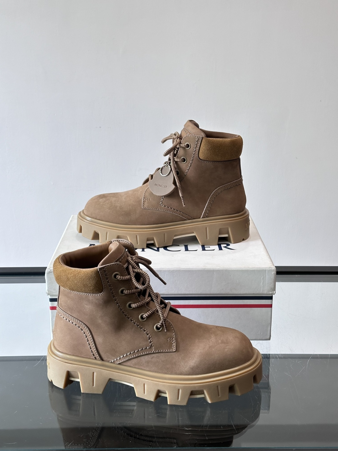 Moncler Peak City工装靴​​👢Moncler Peak City男士工装靴，采用牛皮，质