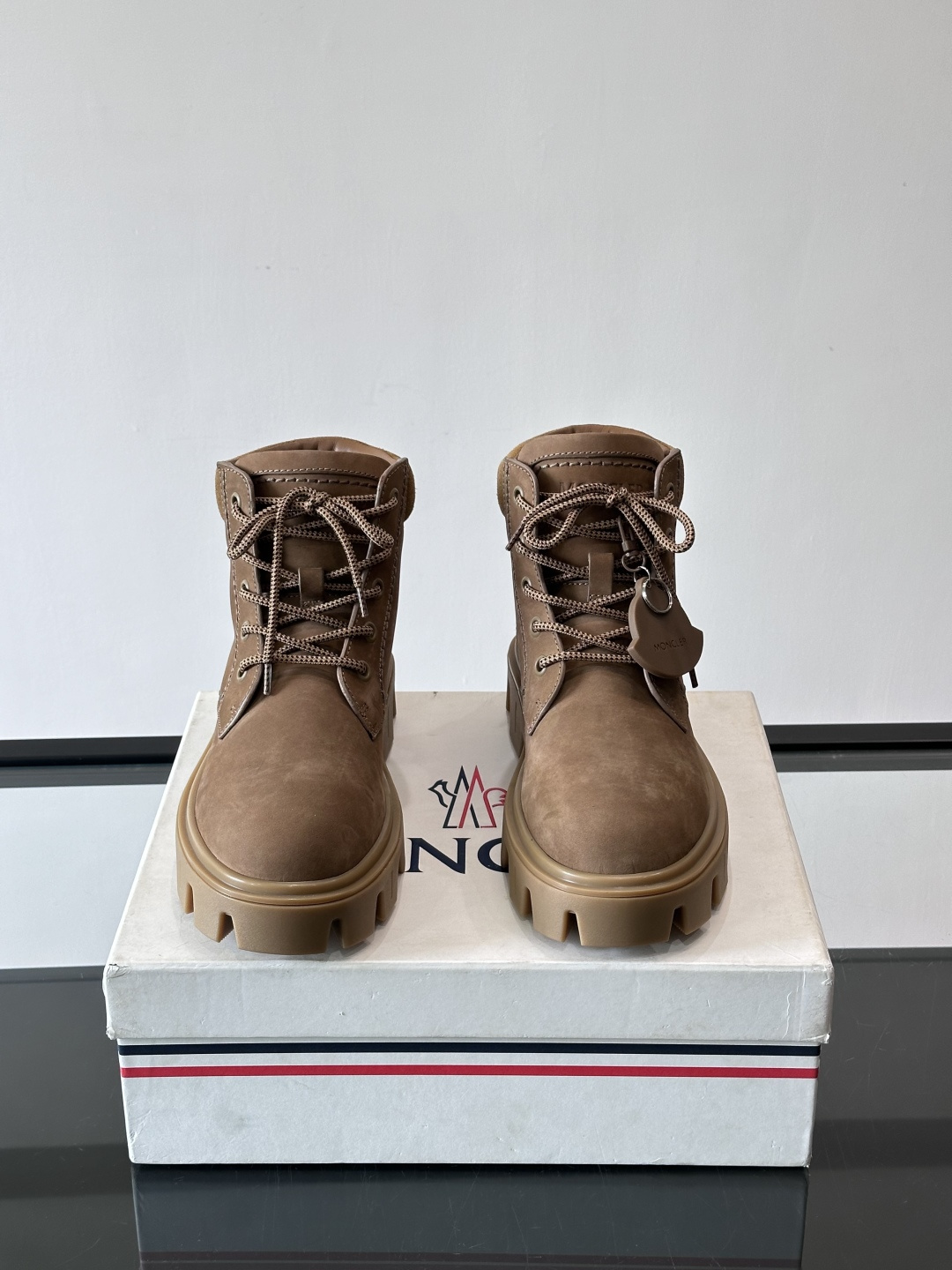 Moncler Peak City工装靴​​👢Moncler Peak City男士工装靴，采用牛皮，质