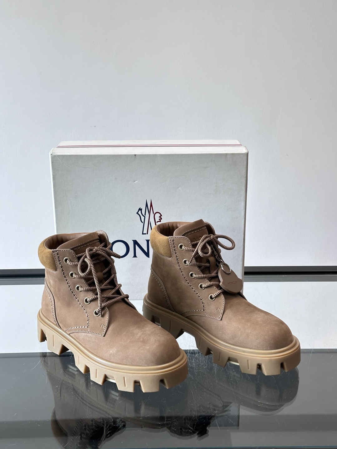 Moncler Peak City工装靴​​👢Moncler Peak City男士工装靴，采用牛皮，质