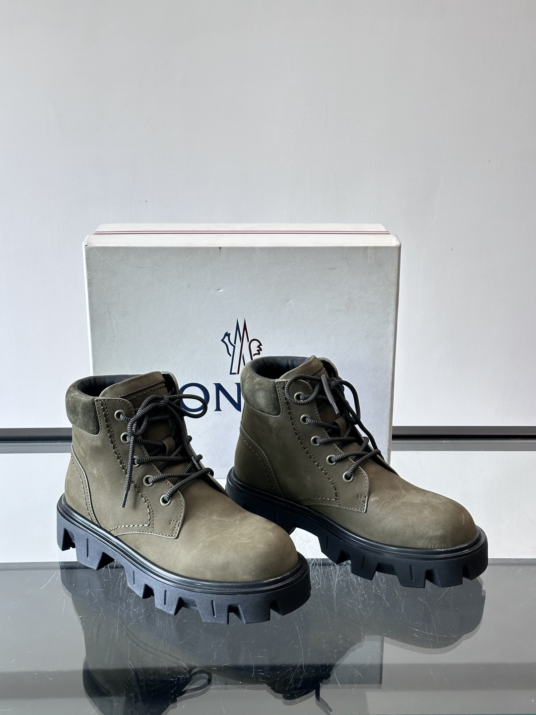 Moncler Peak City工装靴​​👢Moncler Peak City男士工装靴，采用牛皮，质