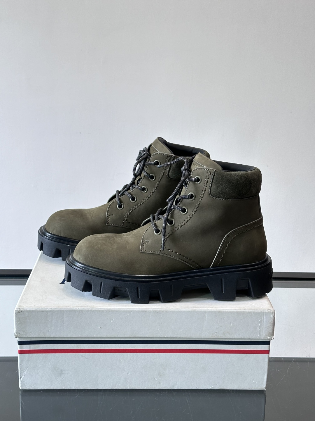 Moncler Peak City工装靴​​👢Moncler Peak City男士工装靴，采用牛皮，质