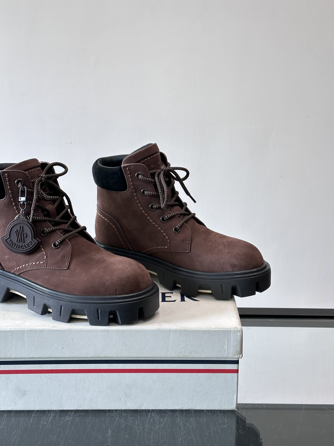 Moncler Peak City工装靴​​👢Moncler Peak City男士工装靴，采用牛皮，质