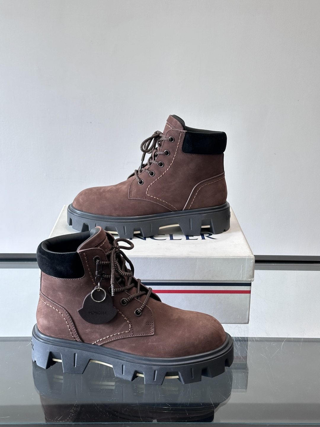 Moncler Peak City工装靴​​👢Moncler Peak City男士工装靴，采用牛皮，质