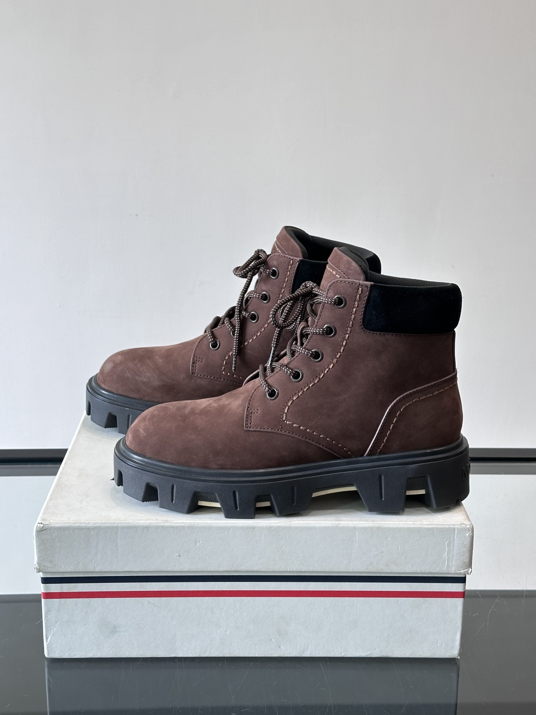 Moncler Peak City工装靴​​👢Moncler Peak City男士工装靴，采用牛皮，质