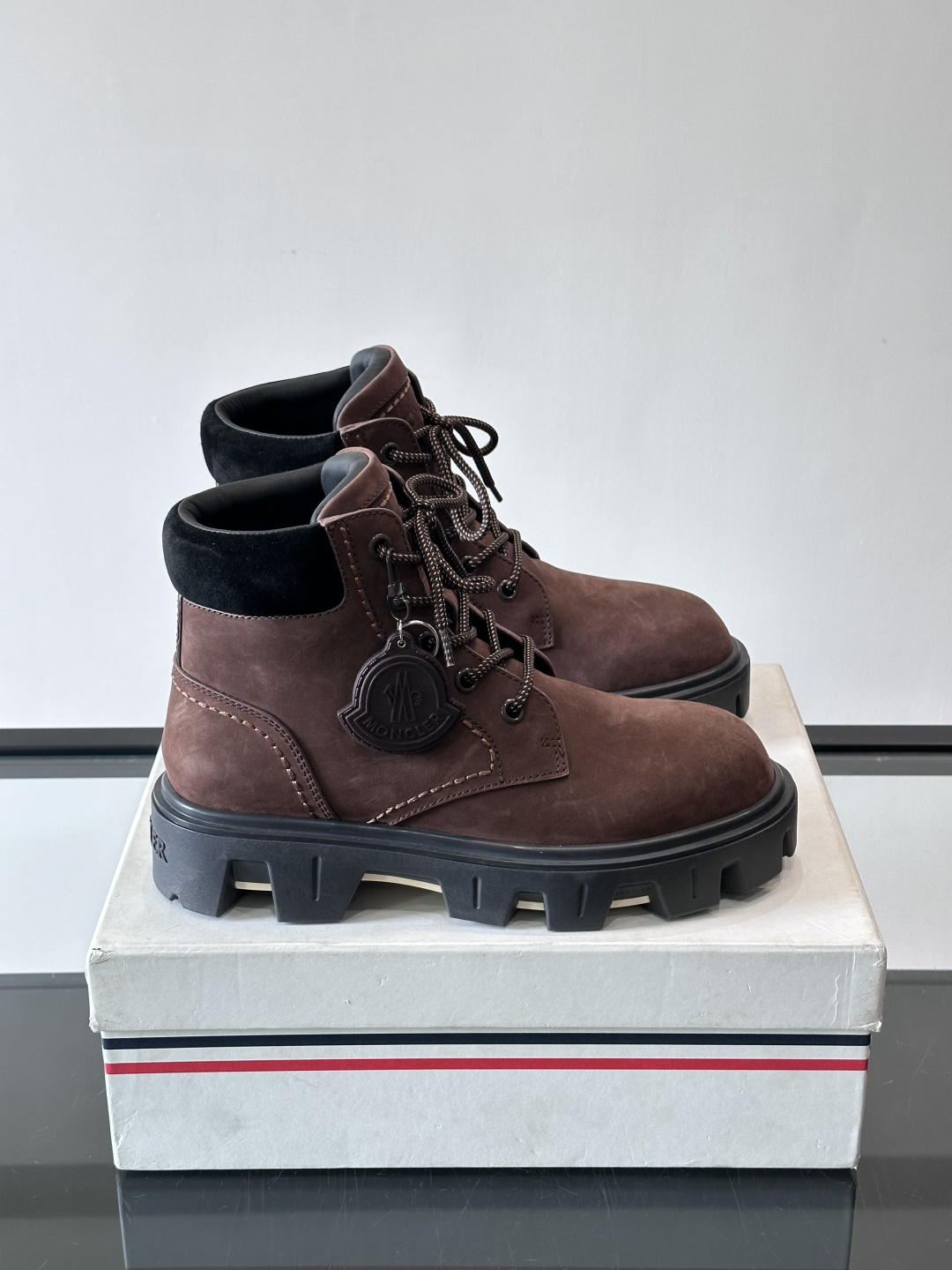 Moncler Peak City工装靴​​👢Moncler Peak City男士工装靴，采用牛皮，质