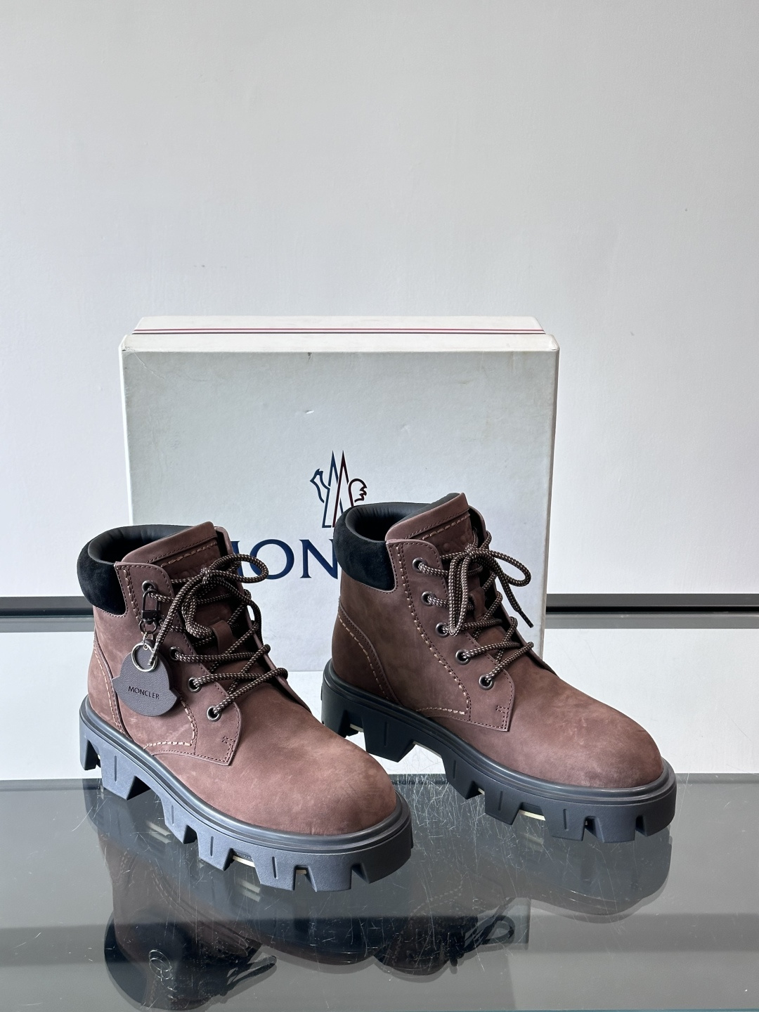 Moncler Peak City工装靴​​👢Moncler Peak City男士工装靴，采用牛皮，质