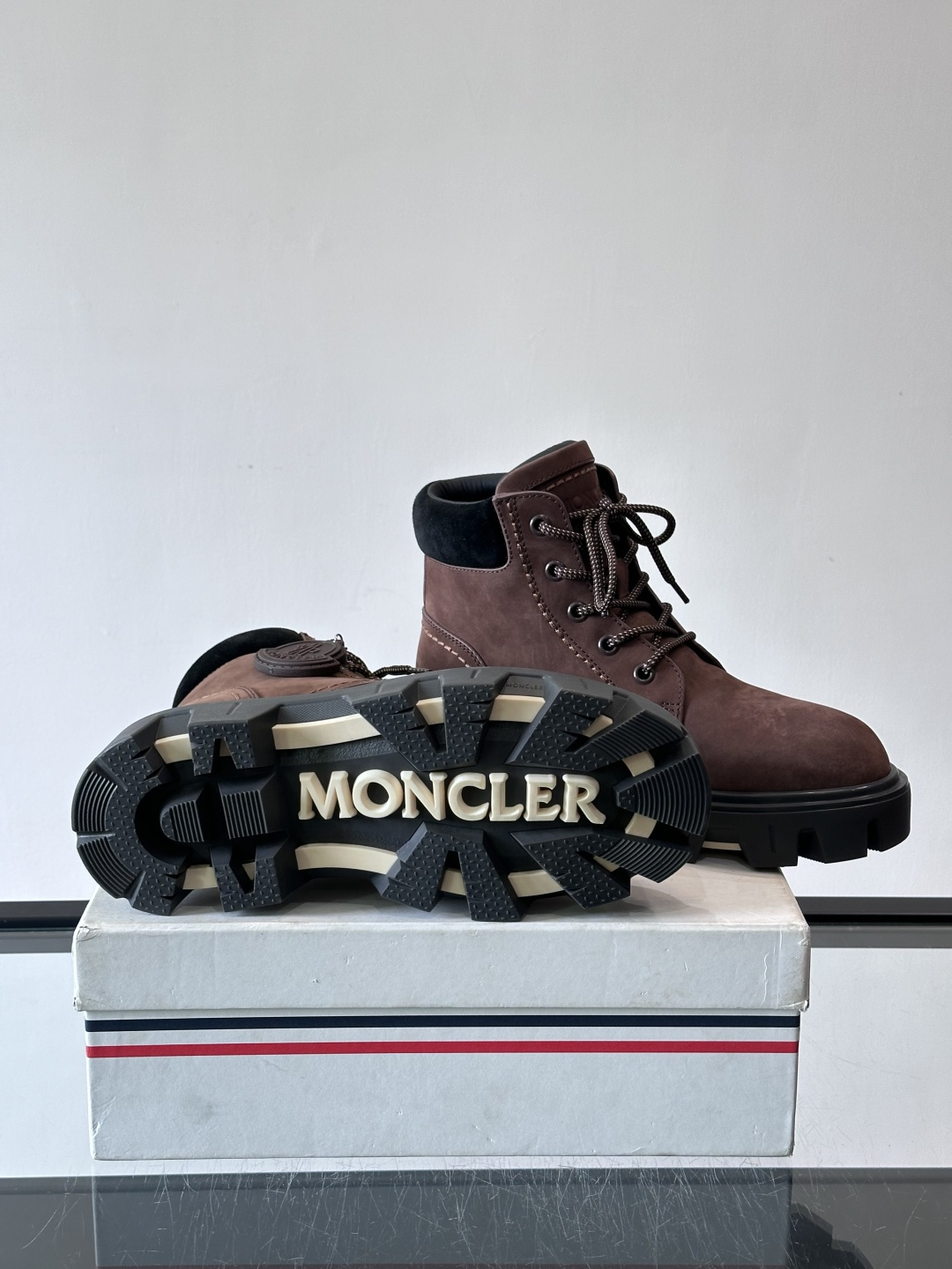 Moncler Peak City工装靴​​👢Moncler Peak City男士工装靴，采用牛皮，质