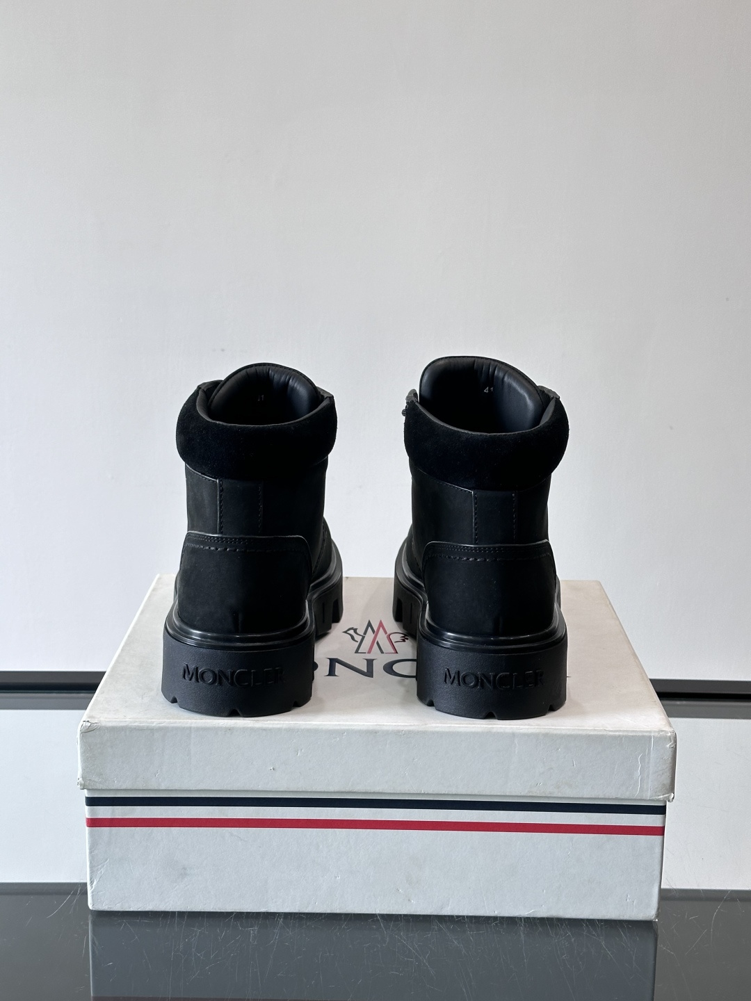 Moncler Peak City工装靴​​👢Moncler Peak City男士工装靴，采用牛皮，质
