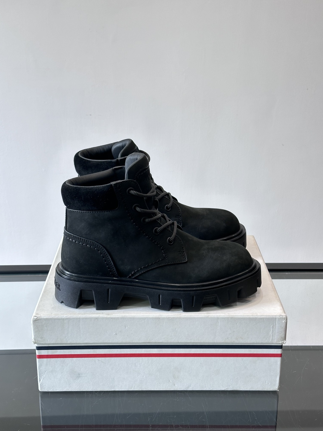 Moncler Peak City工装靴​​👢Moncler Peak City男士工装靴，采用牛皮，质