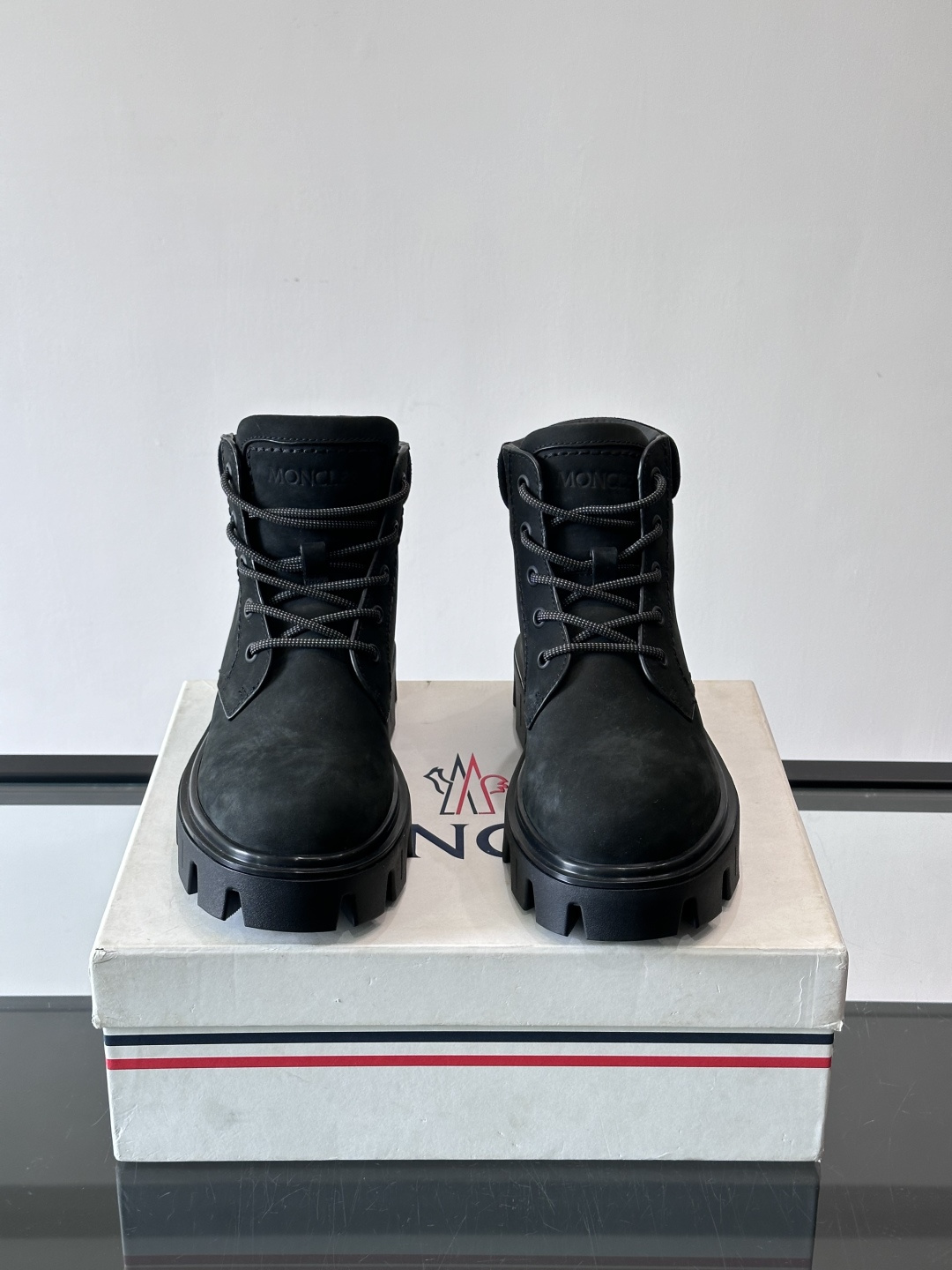 Moncler Peak City工装靴​​👢Moncler Peak City男士工装靴，采用牛皮，质
