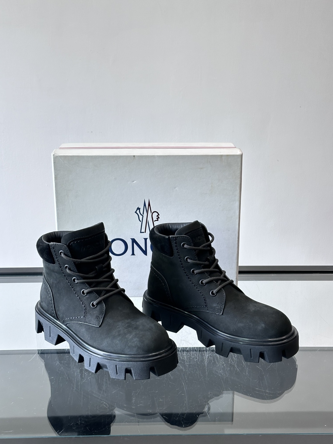 Moncler Peak City工装靴​​👢Moncler Peak City男士工装靴，采用牛皮，质