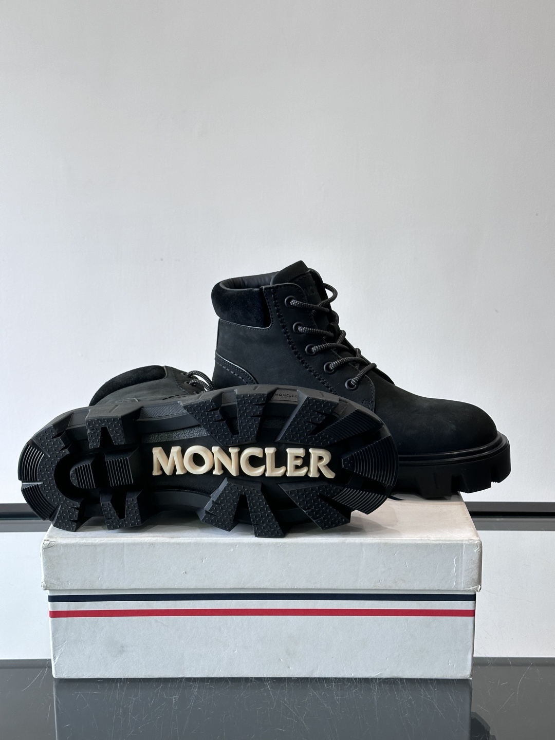 Moncler Peak City工装靴​​👢Moncler Peak City男士工装靴，采用牛皮，质