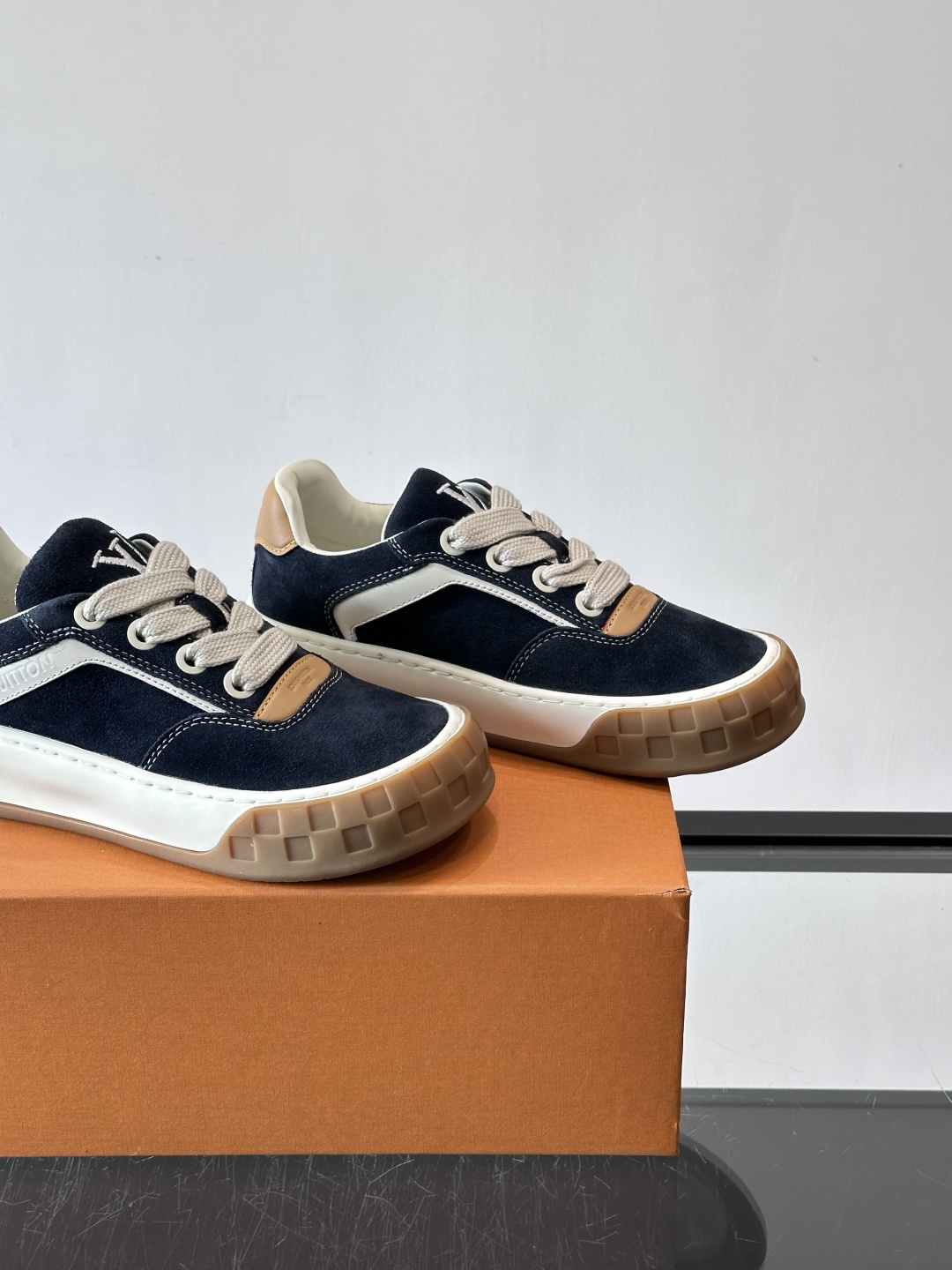 ​​LV Tilted饼干鞋​情侣款👫​👟LV Tilted饼干鞋是路易威登SS26春夏系列新品，采用绒