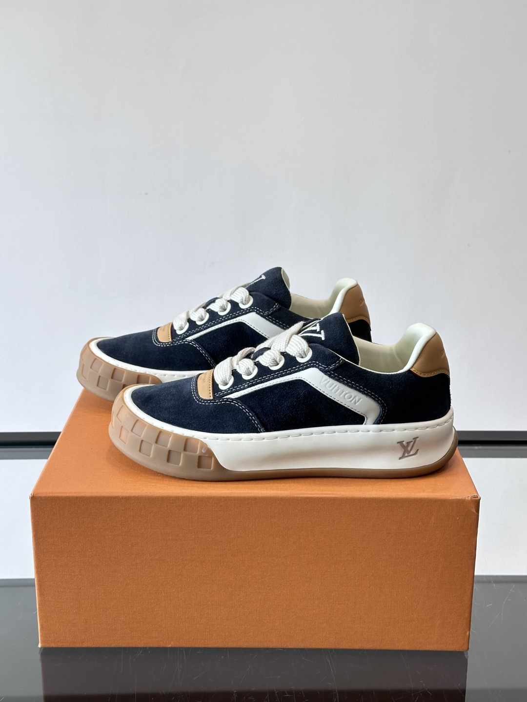 ​​LV Tilted饼干鞋​情侣款👫​👟LV Tilted饼干鞋是路易威登SS26春夏系列新品，采用绒