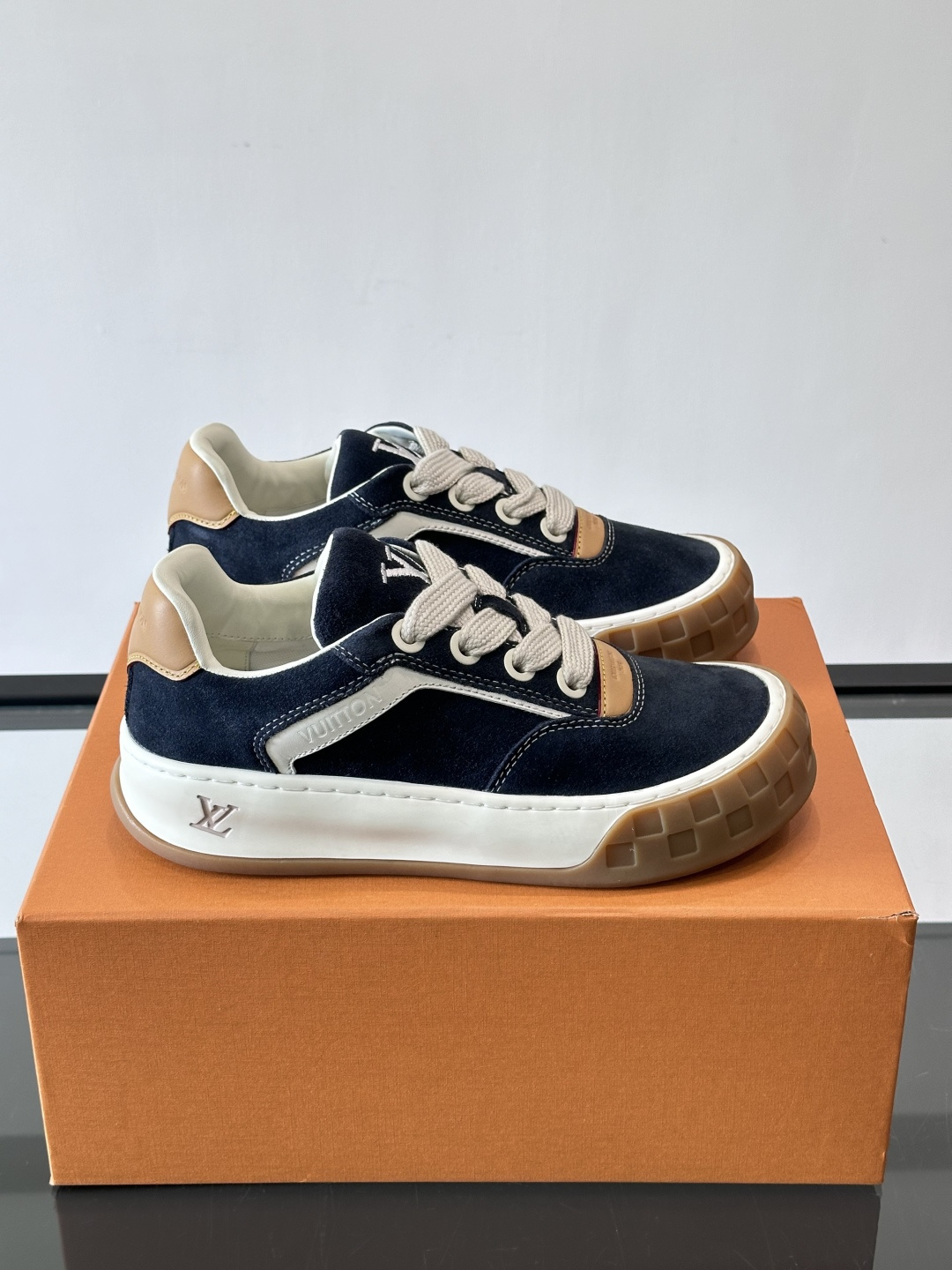 ​​LV Tilted饼干鞋​情侣款👫​👟LV Tilted饼干鞋是路易威登SS26春夏系列新品，采用绒