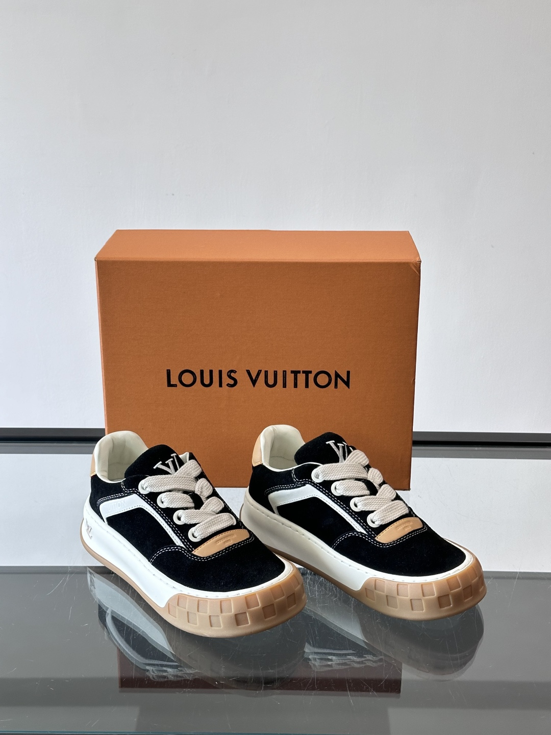 ​​LV Tilted饼干鞋​情侣款👫​👟LV Tilted饼干鞋是路易威登SS26春夏系列新品，采用绒