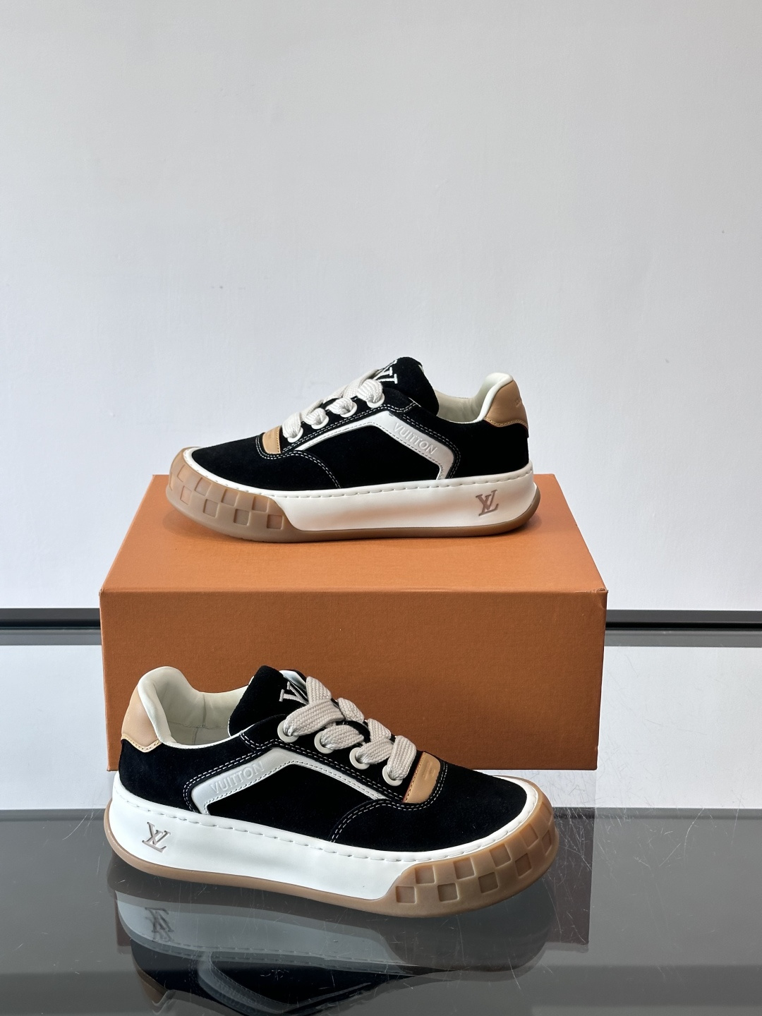 ​​LV Tilted饼干鞋​情侣款👫​👟LV Tilted饼干鞋是路易威登SS26春夏系列新品，采用绒