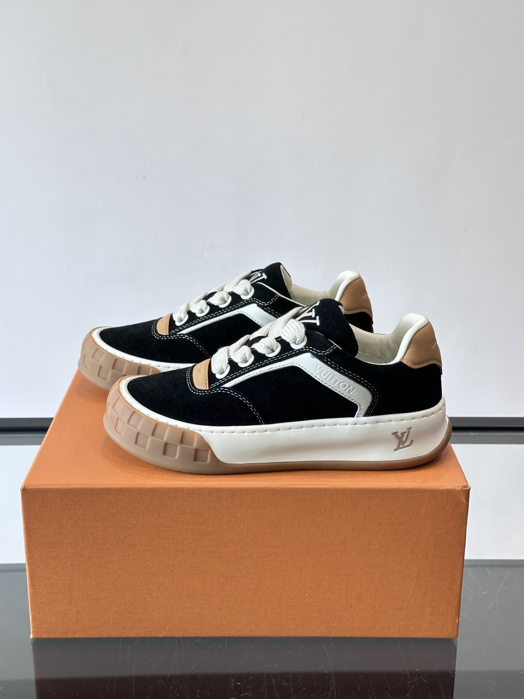 ​​LV Tilted饼干鞋​情侣款👫​👟LV Tilted饼干鞋是路易威登SS26春夏系列新品，采用绒