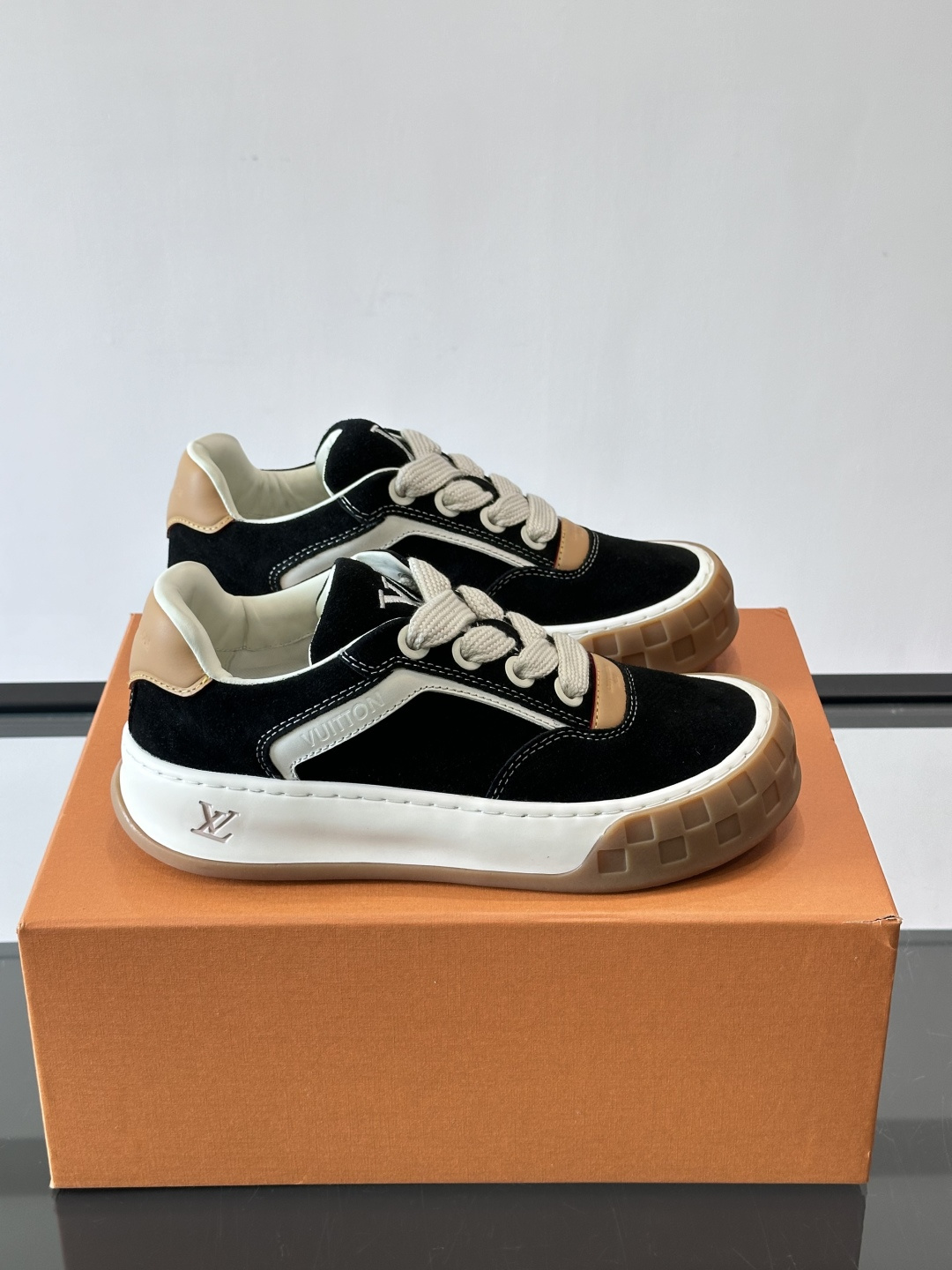 ​​LV Tilted饼干鞋​情侣款👫​👟LV Tilted饼干鞋是路易威登SS26春夏系列新品，采用绒