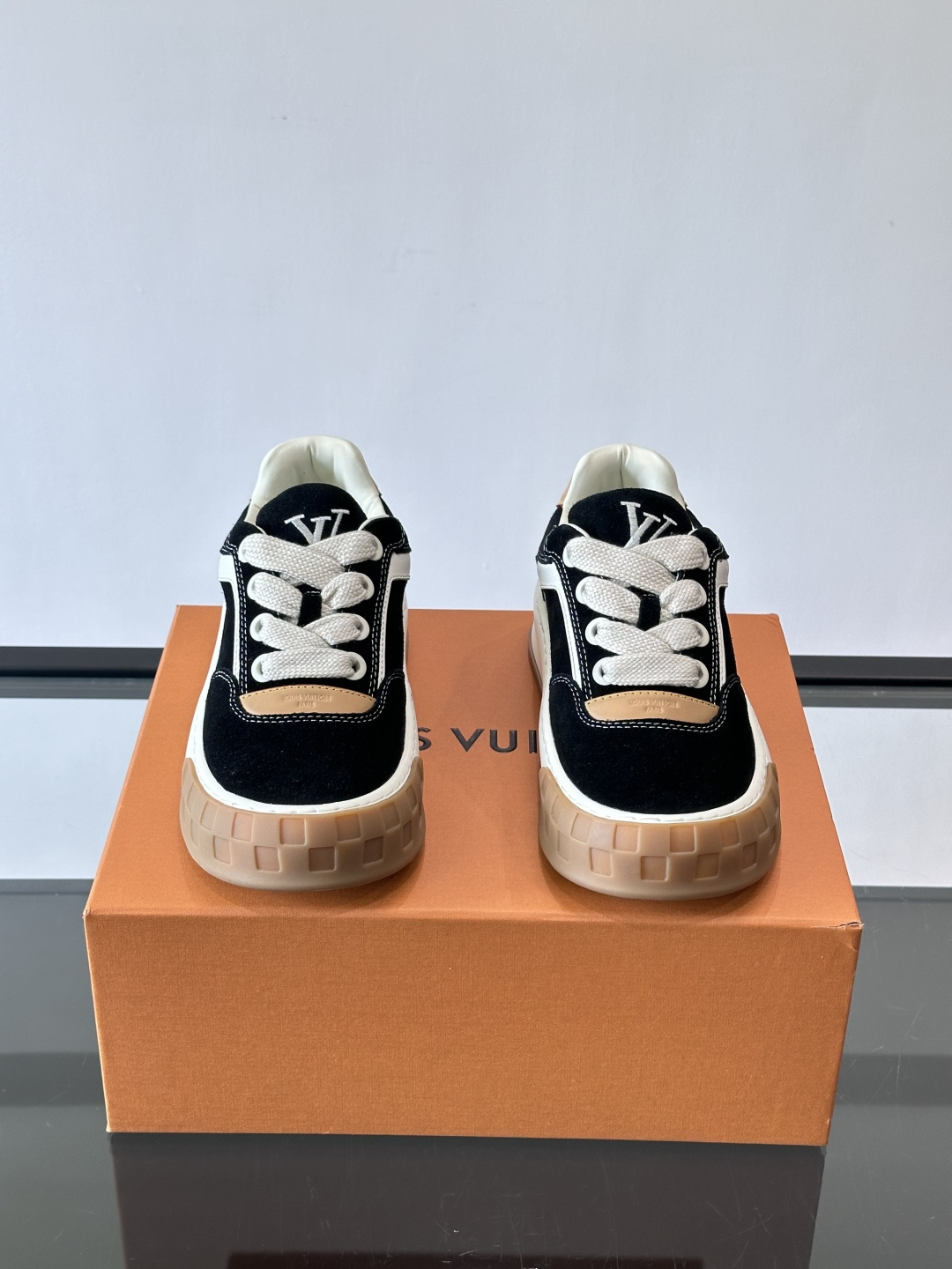 ​​LV Tilted饼干鞋​情侣款👫​👟LV Tilted饼干鞋是路易威登SS26春夏系列新品，采用绒